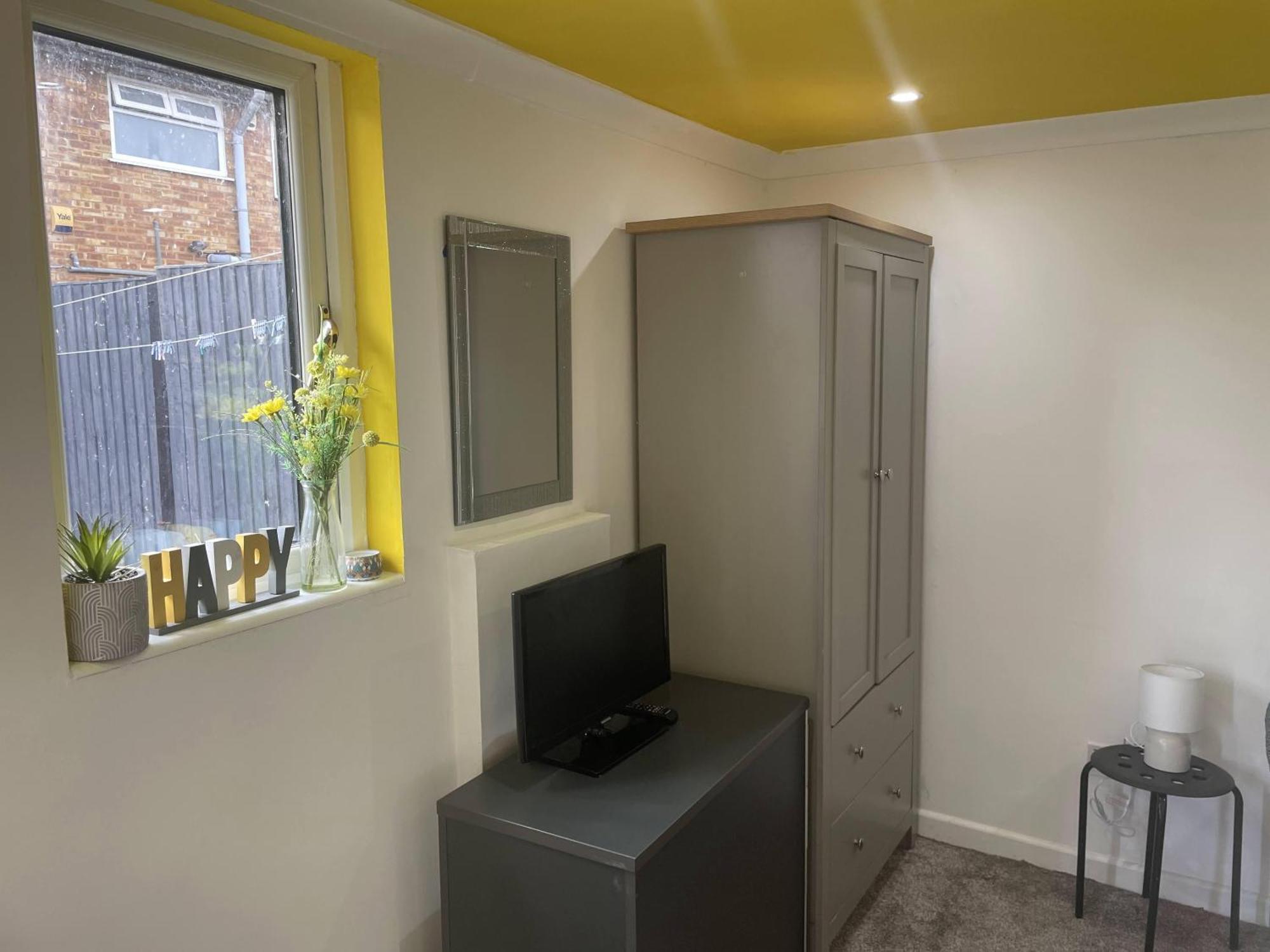 Beautiful Place To Live Near Heathrow Windsor Legoland & Free Parking Onsite เบอร์แนม ภายนอก รูปภาพ