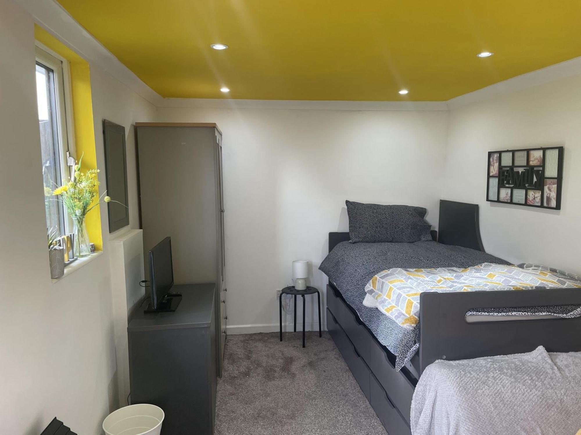 Beautiful Place To Live Near Heathrow Windsor Legoland & Free Parking Onsite เบอร์แนม ภายนอก รูปภาพ