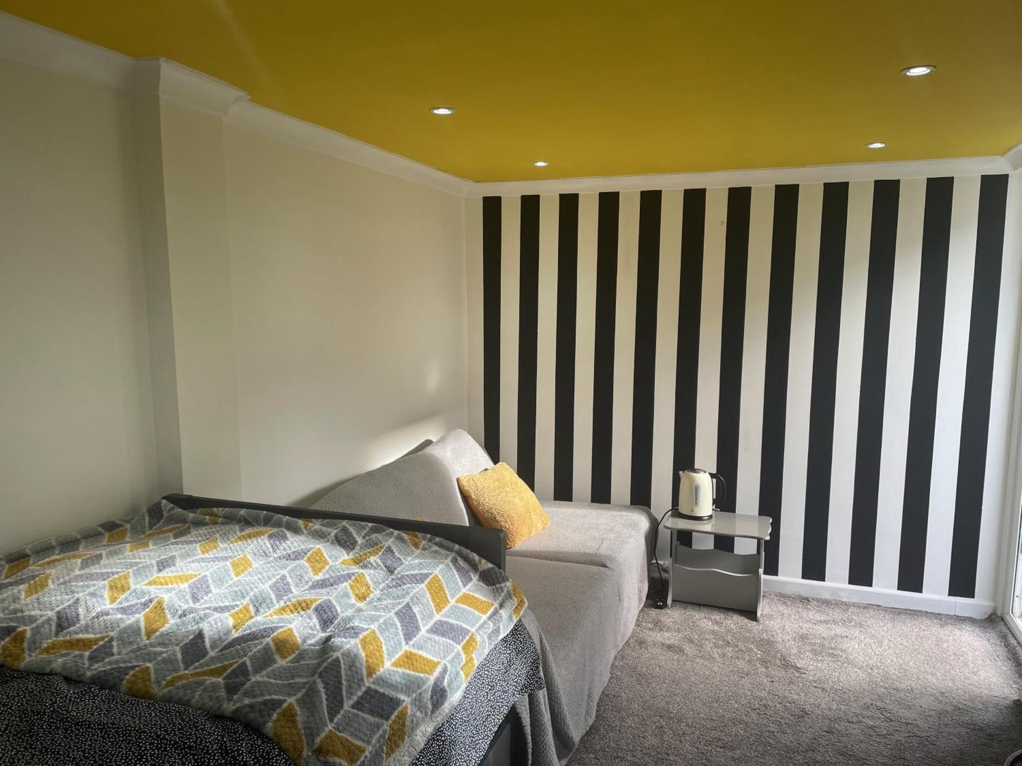 Beautiful Place To Live Near Heathrow Windsor Legoland & Free Parking Onsite เบอร์แนม ภายนอก รูปภาพ